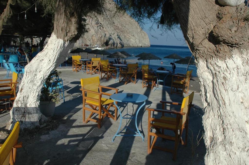 Located By The Sea One Beachfront Private Captain Lazaros Pool Villa With Loft In 750Sqm Spacious Private Plot-Jacuzzi-Sunrelax-Furnished Terace-Gazebo-Private Parking,Sleep 3 Adults And 2 Children, Just Steps From The Black Beach-Seaview Perissa  Exterior foto